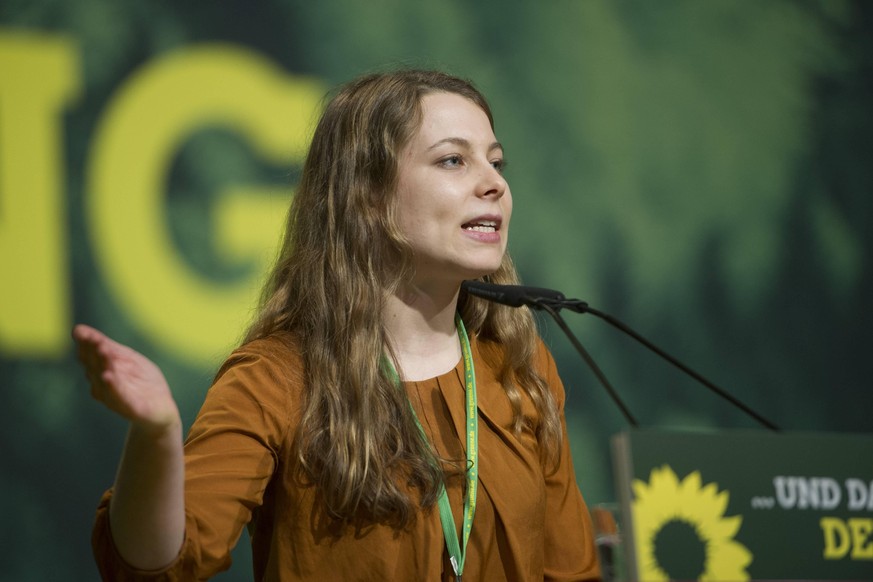 Jamila Schäfer ist Politikerin von Bündnis 90/Die Grünen und stellvertretende Vorsitzende der Partei.