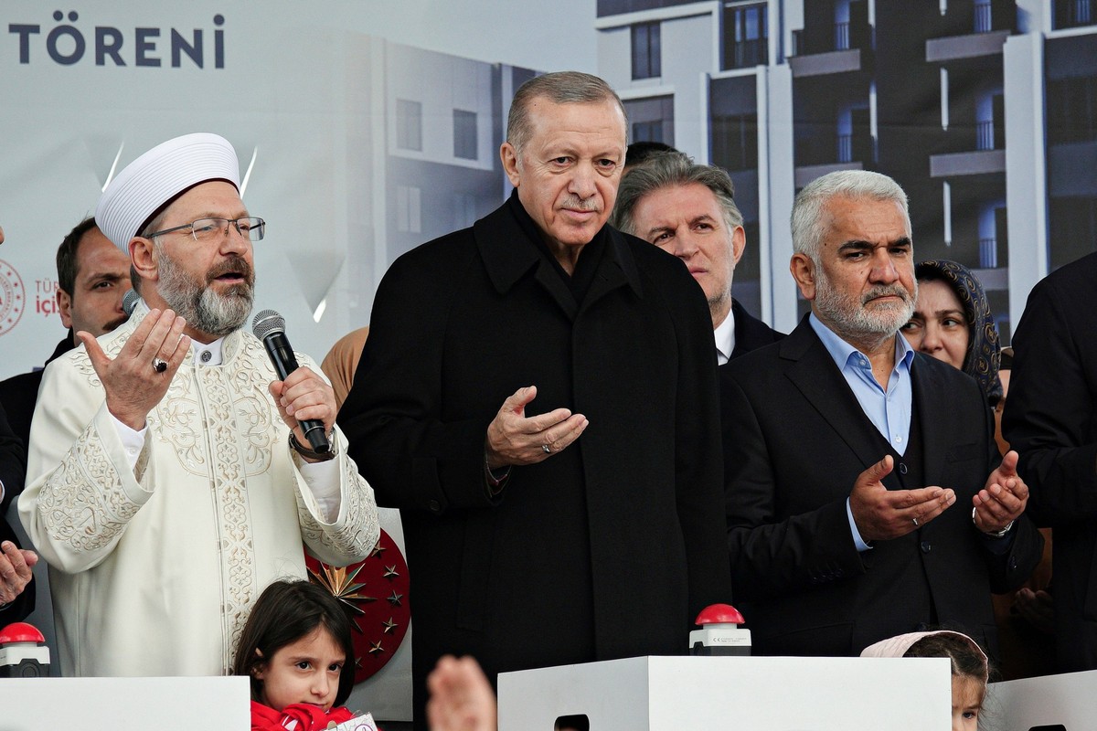 April 14, 2023, Diyarbakir, Turkey: left to right Head of Religious Affairs Ali Erbas, Turkish President Recep Tayyip Erdogan and leader of the Free Cause Party HUDA-PAR Zekeriya Yapicioglu are seen p ...
