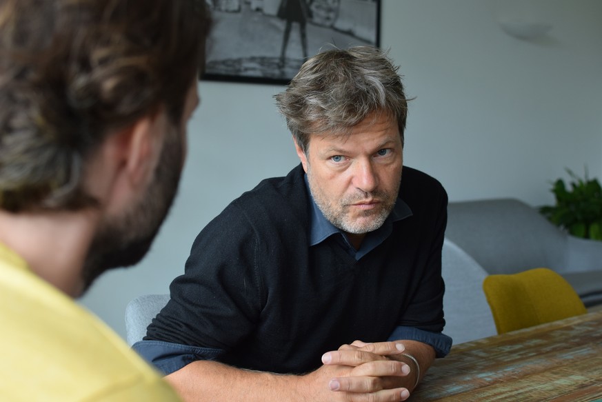Robert Habeck im Interview mit Reporter Timo Stein von watson.
