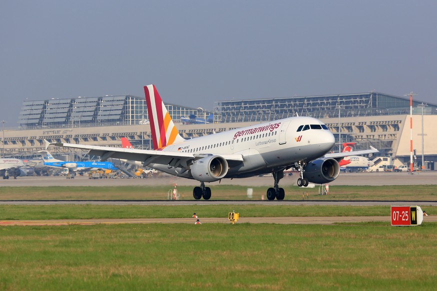 Ein Flieger von Germanwings am Flughafen Stuttgart.