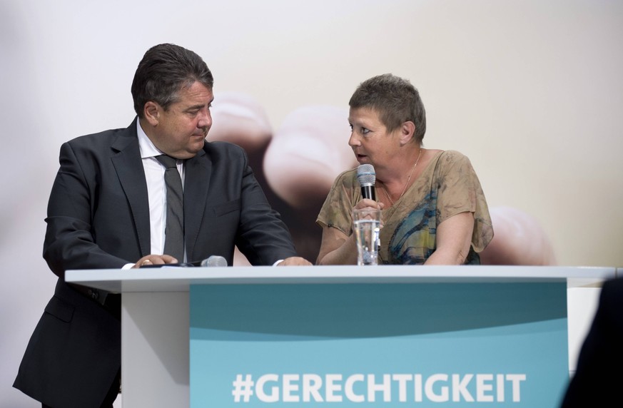 Sigmar Gabriel, Susanne Neumann, SPD-Wertekonferenz DEU, Deutschland, Germany, Berlin, 09.05.2016 Rede von Sigmar Gabriel, Bundesminister fuer Wirtschaft und Energie, Vizekanzler und Vorsitzender der  ...