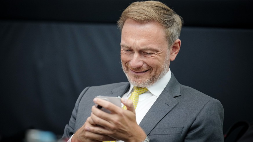 11.10.2022, Berlin: Christian Lindner (FDP), Bundesminister der Finanzen, nimmt an der Bundestagsfraktionssitzung seiner Partei teil. Foto: Kay Nietfeld/dpa +++ dpa-Bildfunk +++