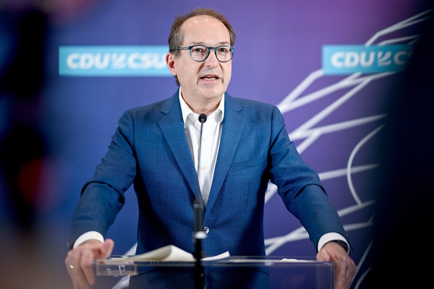 07.05.2024, Berlin: Alexander Dobrindt, CSU-Landesgruppenchef, spricht bei einem Pressestatement vor der w