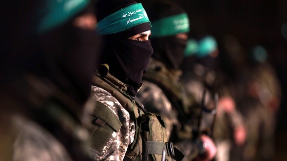 Bilder des Tages Jan. 31, 2016 - Gaza City, Gaza Strip, Palestinian Territory - Palestinian members of the Ezzedine al-Qassam Brigades, the armed wing of the Hamas movement, take part in a gathering o ...