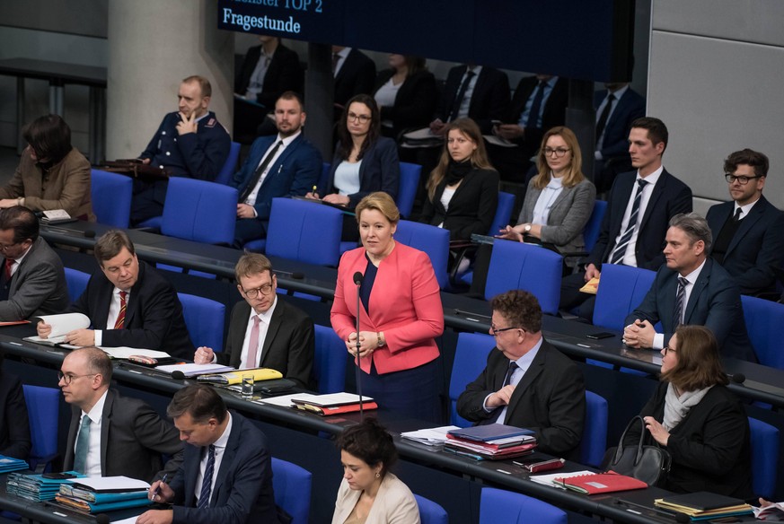 Berlin, Plenarsitzung im Bundestag Deutschland, Berlin - 12.02.2020: Im Bild ist Franziska Giffey Bundesministerin f