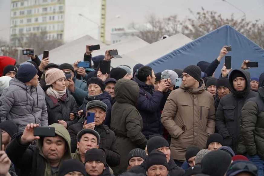 Kasachstan, Proteste in Nur-Sultan 220106 -- NUR-SULTAN, Jan. 6, 2022 -- People rally to protest against the price rise of liquefied petroleum gas in Aktau in the Mangystau province, Kazakhstan, Jan.  ...