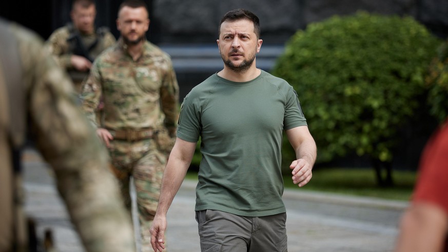 Krieg in der Ukraine. Praesident Volodymyr SELENSKYJ (ZELENSKYY) , Einzelbild,angeschnittenes Einzelmotiv,Halbfigur,halbe Figur. Praesident Volodymyr SELENSKYJ (ZELENSKYY) empfaengt Maia Sandu,Praesid ...