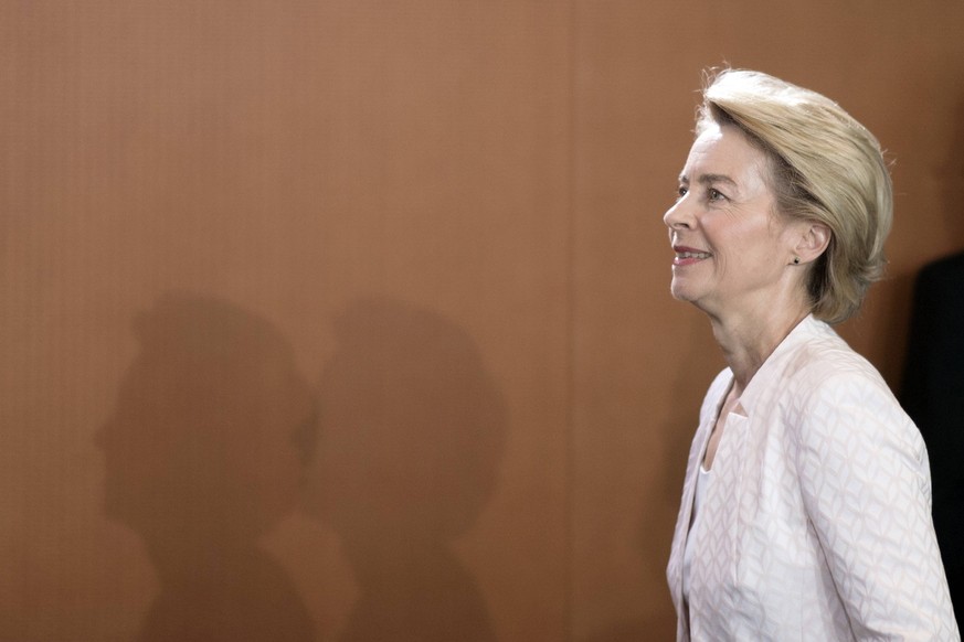 News Bilder des Tages Ursula von der Leyen, Kabinett DEU, Deutschland, Germany, Berlin, 03.07.2019 Ursula von der Leyen, Bundesverteidigungsministerin, CDU, vor der Kabinettssitzung im Berliner Kanzle ...