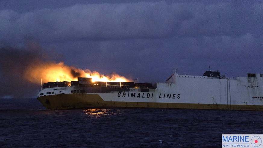 Der Frachter war in Brand geraten und rund 330 Kilometer von der französischen Küste gesunken.