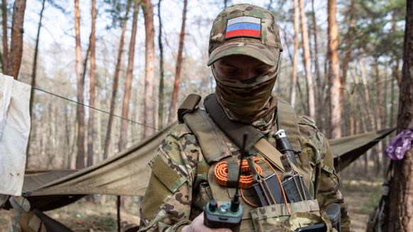 Ukraine-Konflikt, Russische Soldaten in ihren Stellungen bei Kreminna, UKR RUSSIA, LUGANSK PEOPLE S REPUBLIC - MARCH 17, 2023: A member of the BARS-13 Russky Mir volunteer battalion of the Russian Arm ...