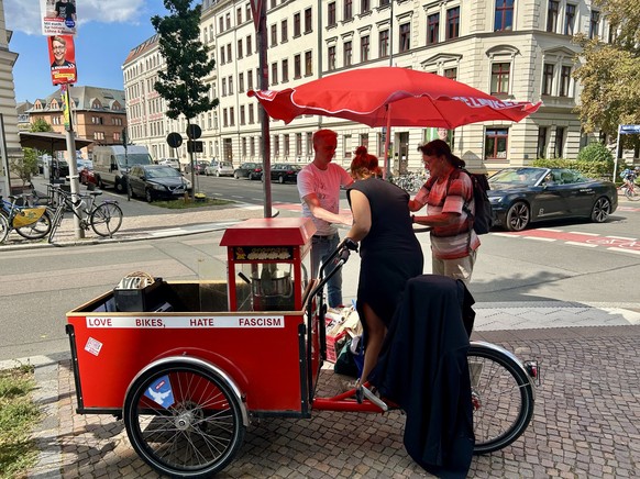 Wahlkampfstand mit Popcorn von Linken-Politiker Marco Böhme.