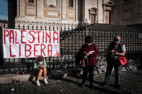Pro-Gaza Demonstration In Rome Demonstration in solidarity with the Palestinian people after the military escalation in Israel and the Gaza Strip in recent days on May 15, 2021 in Rome, Italy Rome Ita ...