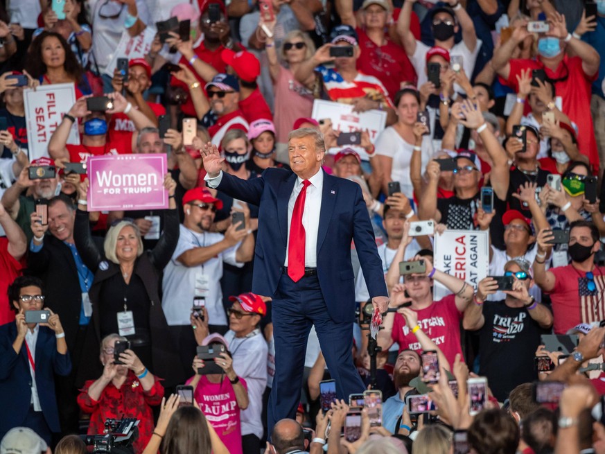 October 12, 2020 - Sanford, FL, U.S: President Donald Trump speaks at a campaign rally at Orlando Sanford International Airport Million Air Orlando in Sanford, Fl. Romeo T Guzman/Cal Media. Sanford US ...