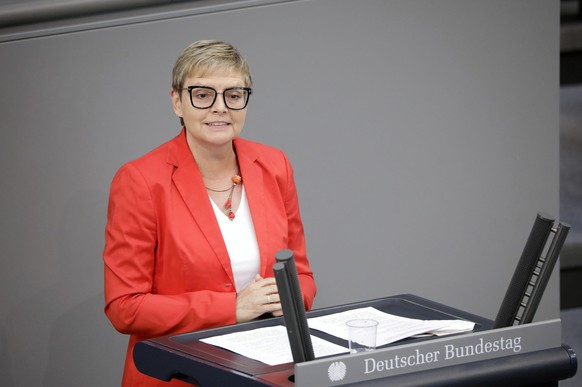 Sabine Dittmar in der 234. Sitzung des Deutschen Bundestages im Reichstagsgebäude. Berlin, 11.06.2021