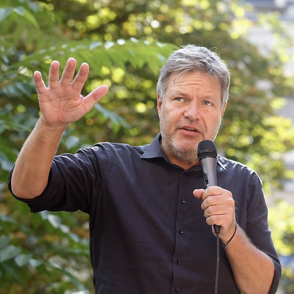 Politische Mittagspause mit Robert Habeck in Erfurt Erfurt, 29.08.2024 Politische Mittagspause mit Robert Habeck und dem Bündnis90/Die Grünen Thüringen im CafÃ Nerly in Erfurt Im Thüringen Deutschland ...