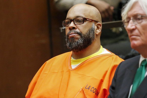 FILE PHOTO: Defendant Marion &quot;Suge&quot; Knight attends a hearing with attorney Thomas Mesereau in his murder case in Los Angeles, California, U.S., July 7, 2015. REUTERS/Patrick T. Fallon/File P ...