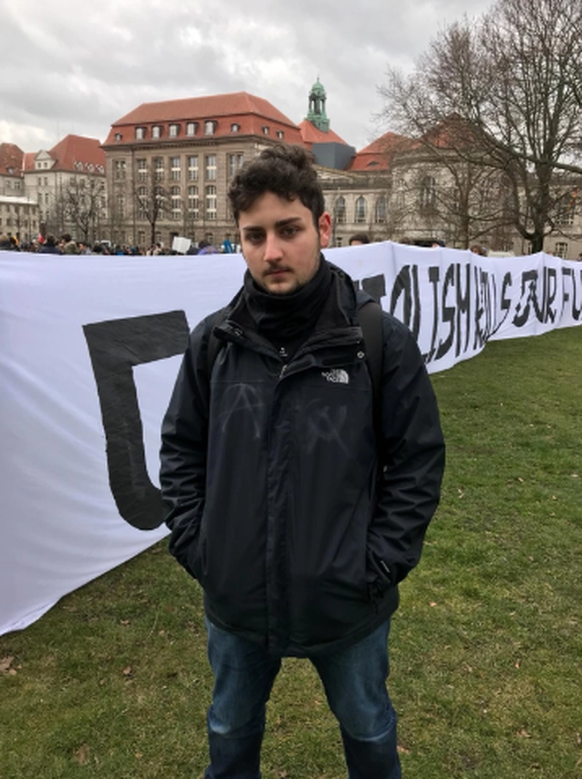 Tancredi und seine Schulkameraden waren verbotenerweise auf der Demo...