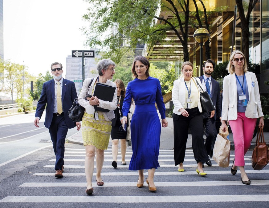 Annalena Baerbock, Bundesaussenministerin, aufgenommen auf dem Weg zum German House in New York, 02.08.2022. New York United States *** Annalena Baerbock, German Foreign Minister, photographed on her  ...