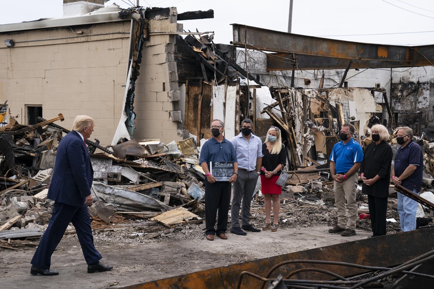 Trump trifft in Kenosha Unternehmer.