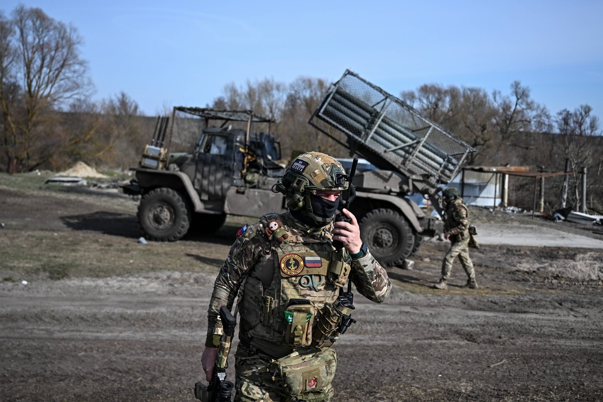 Russia Ukraine Kursk Attack Artillery Unit 8886849 24.03.2025 Russian servicemen of the 40th Separate Guards Naval Infantry Brigade of the Sever North Group of Forces prepare to fire a BM-21 Grad mult ...