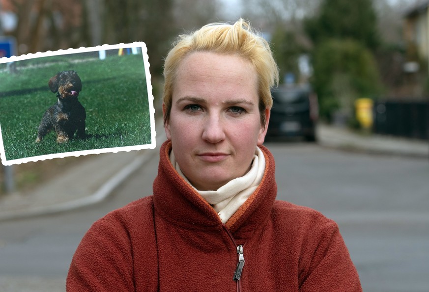 Studentin Maxi mit einem Foto der Familienhündin.