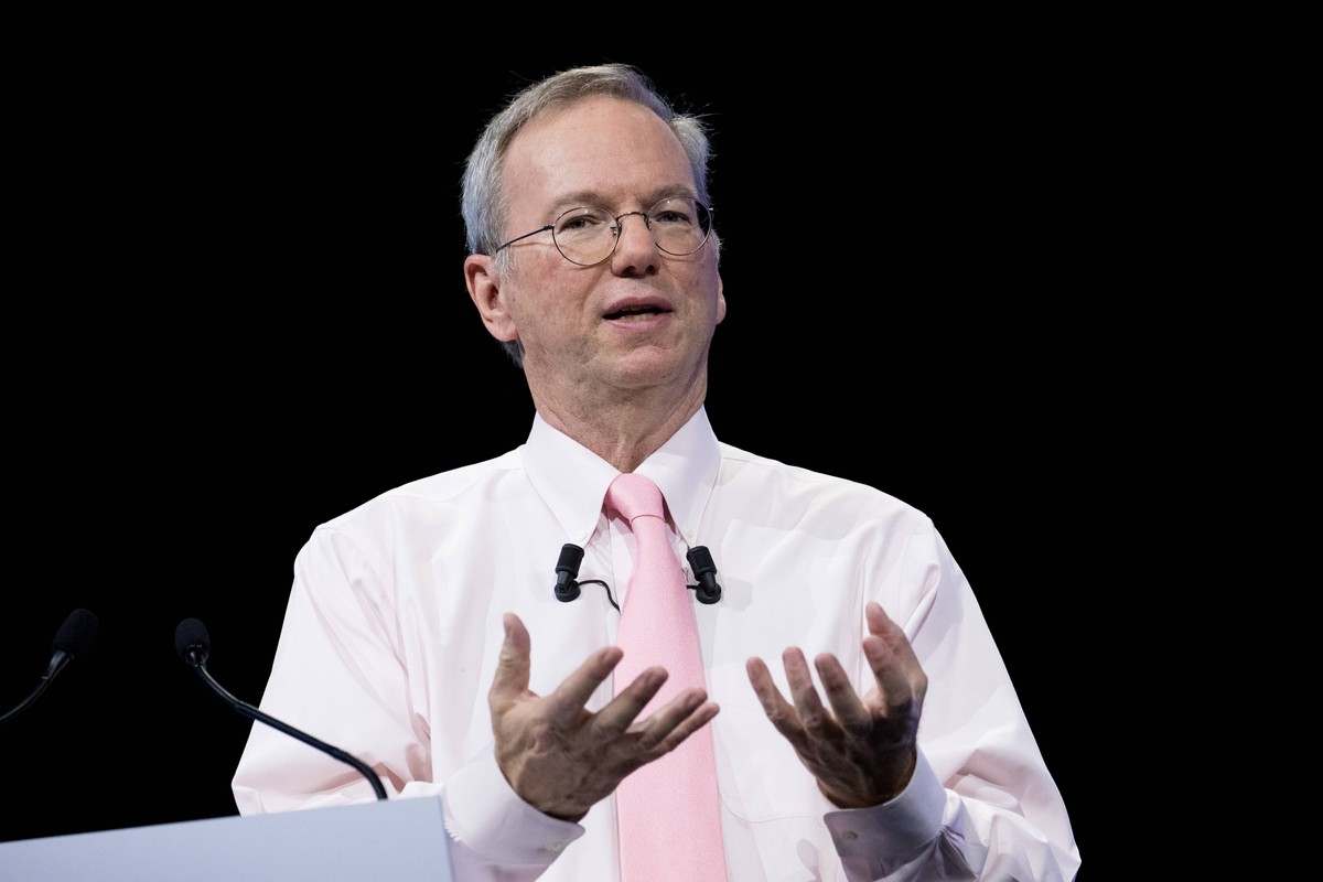 Eric Schmidt, Executive Chairman Alphabet attends the Viva Technology Conference on June 15, 2017, in Paris. PUBLICATIONxINxGERxSUIxAUTxONLY Copyright: xChristophexMorinx

Eric Schmidt Executive Cha ...