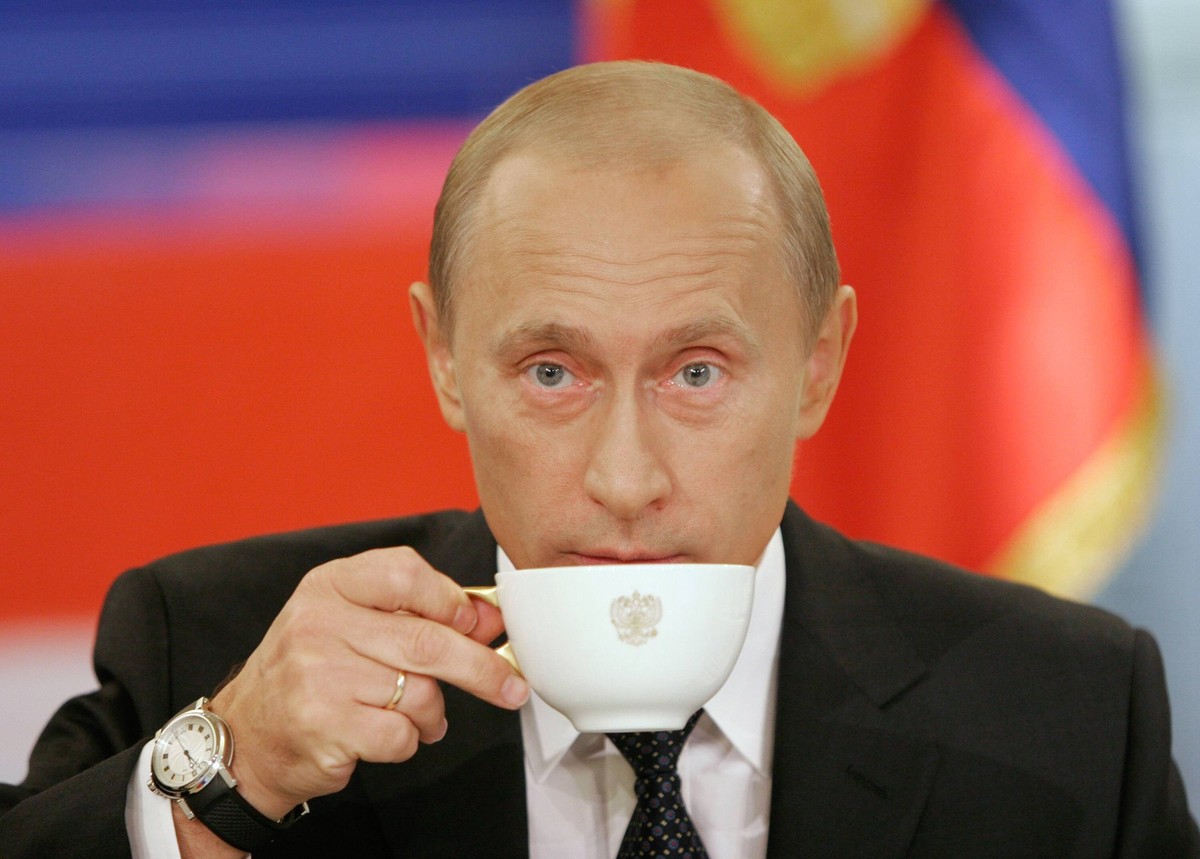 Bildnummer: 54202316 Datum: 27.09.2005 Copyright: imago/ITAR-TASS
ITAR-TASS 33. MOSCOW, RUSSIA. SEPTEMBER 27. Russian President Vladimir Putin during his fourth live televised call-in show. PUBLICATIO ...