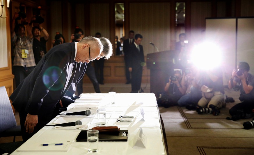 Tetsuo Yukioka (L), Managing Director of Tokyo Medical University and Keisuke Miyazawa, Vice-President of Tokyo Medical University, bow as they attend a news conference in Tokyo, Japan August 7, 2018. ...