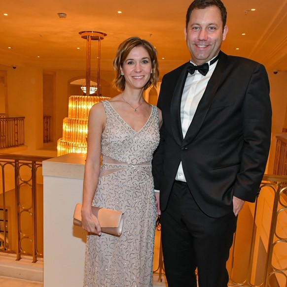 Lars Klingbeil und Ehefrau Lena-Sophie Müller Bundespresseball 2019, Hotel Adlon, Berlin, 29.11.2019

cdu parteitag laschet merz röttgen 2021 politik armin friedrich norbert wahl kramp karrenbauer kan ...