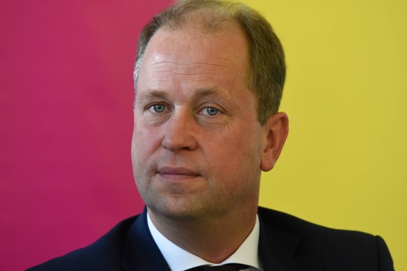 Deutschland, Duesseldorf, 21.06.2018 Pressegespraech FDP-NRW-Trendwende fuer mehr Chancen in NRW Foto: Dr. Joachim Stamp, NRW-Minister fuer Familie waehrend der Pressekonferenz Pressegespraech mit den ...