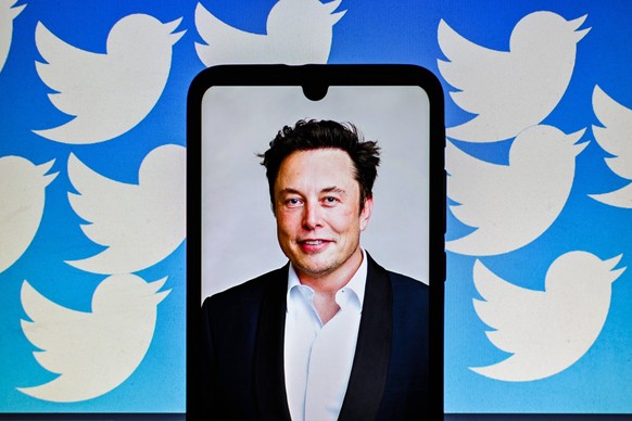October 28, 2022: ELON MUSK has completed his $44 billion deal to buy Twitter, putting the world s richest man in charge of one of the world s most influential social media platforms. Musk fired CEO P ...