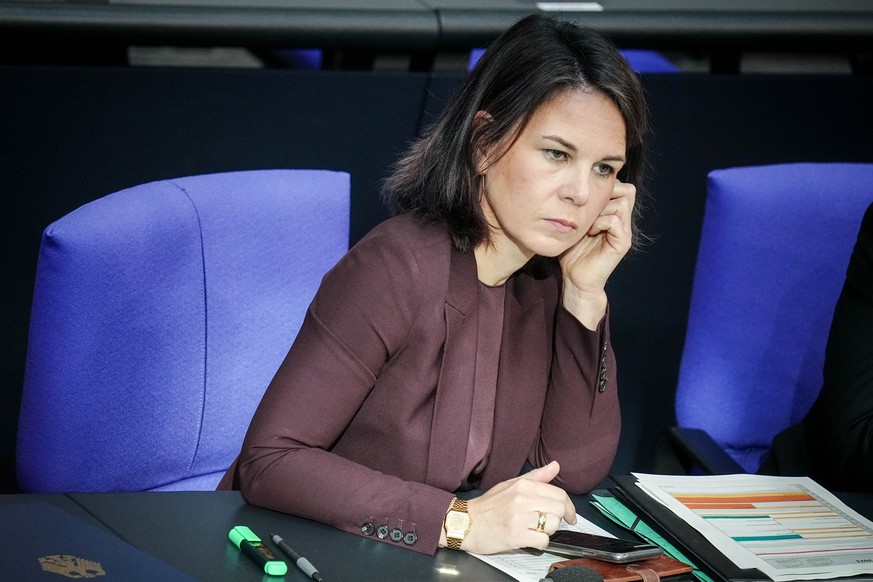 28.09.2023, Berlin: Annalena Baerbock (Bündnis 90/Die Grünen), Außenministerin, nimmt an der Sitzung des Bundestags teil. Thema ist die China-Strategie der Bundesregierung. Foto: Kay Nietfeld/dpa +++  ...