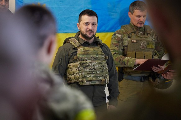 Krieg in der Ukraine. Praesident Volodymyr SELENSKYJ (ZELENSKYY) besucht die Region um Charkiw (Kharkiv) am 29.05.2022. Working trip of the President to the Kharkiv region Foto:The Presidential Office ...