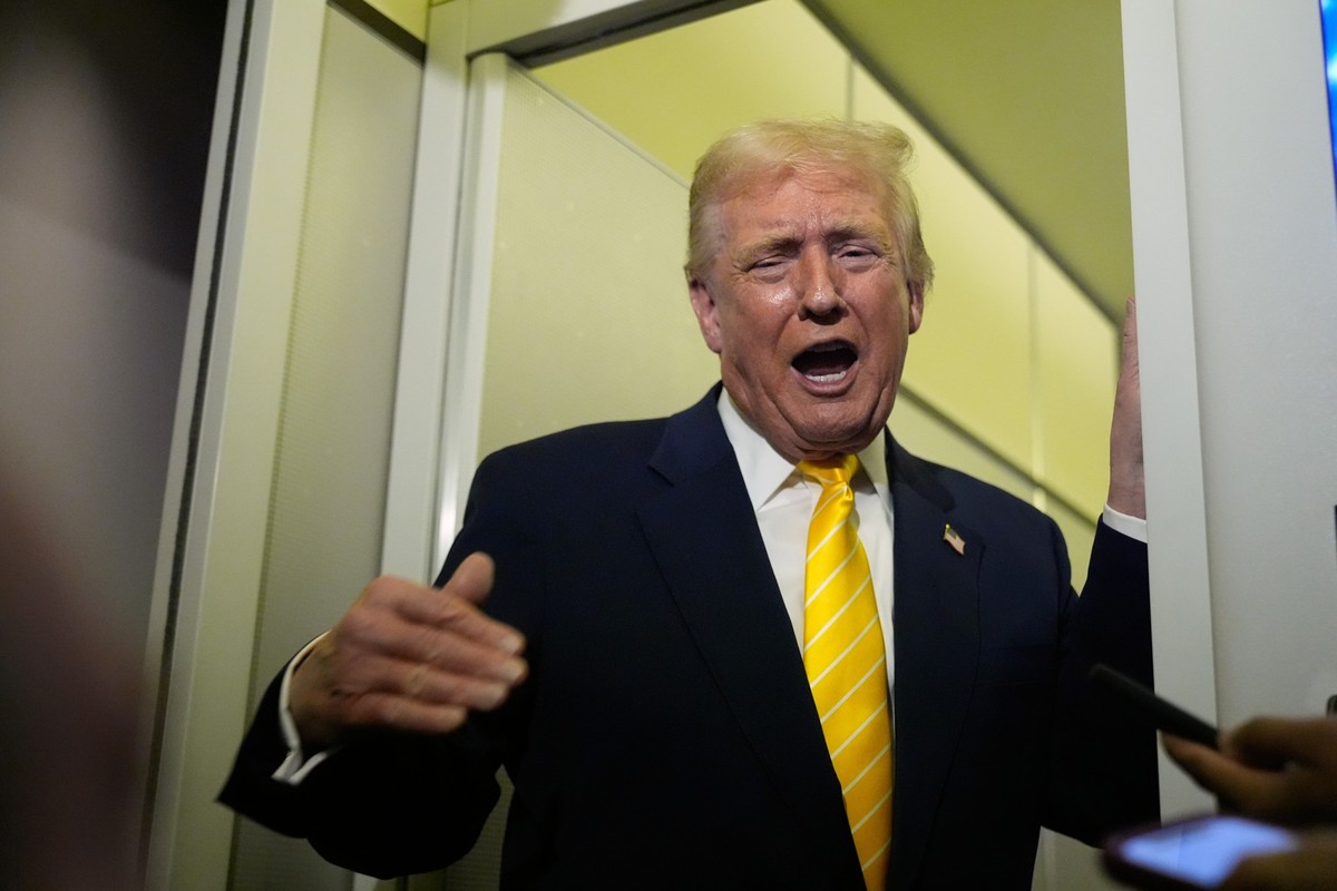 President Donald Trump speaks to reporters on Air Force One on his way to his Mar-a-Lago estate in Palm Beach, Fla., Friday, Nov. 14, 2025. (AP Photo/Manuel Balce Ceneta)
