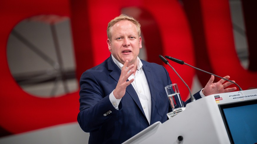 09.09.2022, Niedersachsen, Hannover: Tilman Kuban, Vorsitzender der Jungen Union spricht beim CDU Bundesparteitag. Der 35. Parteitag der CDU auf dem Messegelände wird seit der Corona-Pandemie erstmals ...