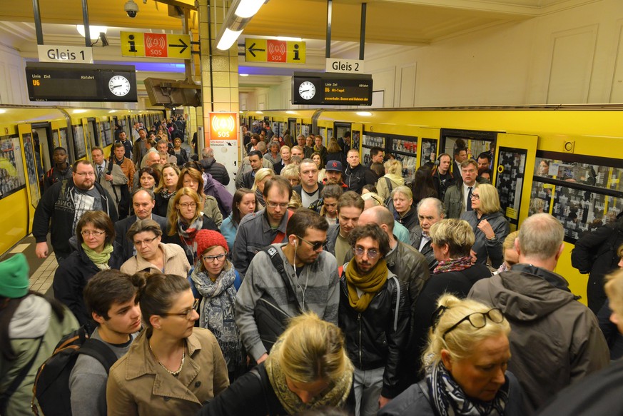 U-Bahnhof, Friedrichstrasse, Mitte, Berlin, Deutschland U-Bahnhof Friedrichstrasse Mitte Berlin Deutschland

U Station Friedrichstrasse centre Berlin Germany U Station Friedrichstrasse centre Berlin ...