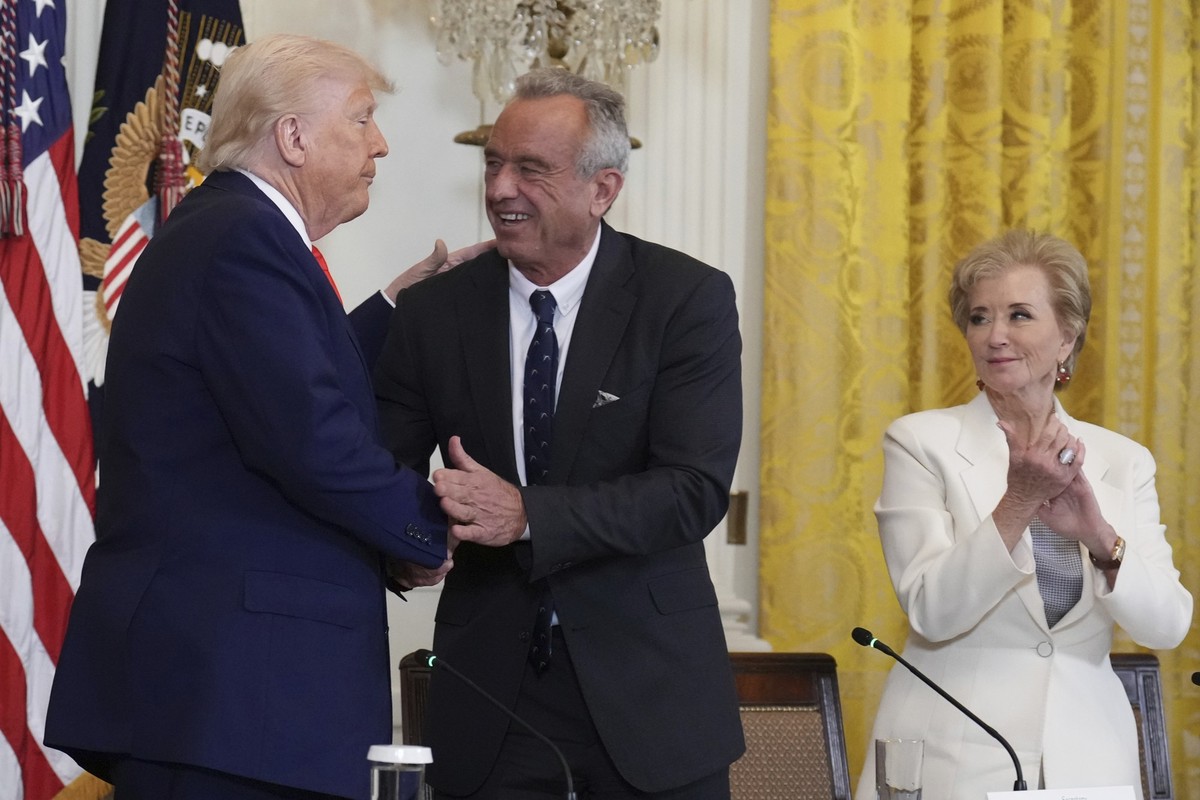 President Donald Trump, Health, from left, shakes hands with Human Services Secretary Robert F. Kennedy Jr. as Education Secretary Linda McMahon looks on at the conclusion of a Make America Healthy Ag ...