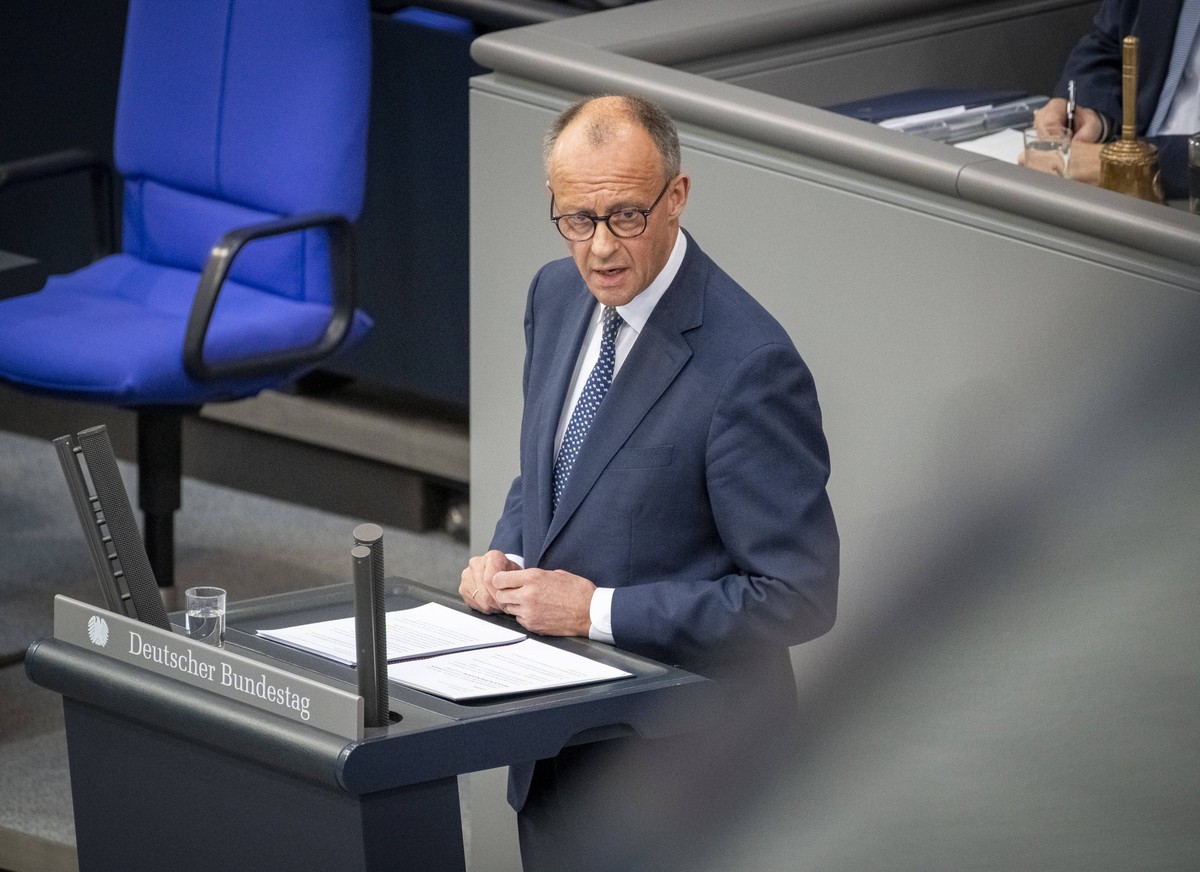 Regierungserklärung Friedrich Merz EUR, Deutschland, Berlin, 14.05.2025: Regierungserklärung von Friedrich Merz CDU im Deutschen Bundestag. Der Bundeskanzler plädiert in seiner Rede für einen Kurswech ...
