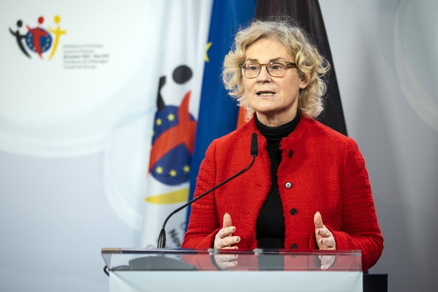 Bundesjustizministerin Christine Lambrecht aufgenommen im Rahmen der Digitalkonferenz zum Safer Internet Day 2021: Digitale Plattformen und Gesellschaft - Wie koennen wir soziale Teilhabe am digitalen ...