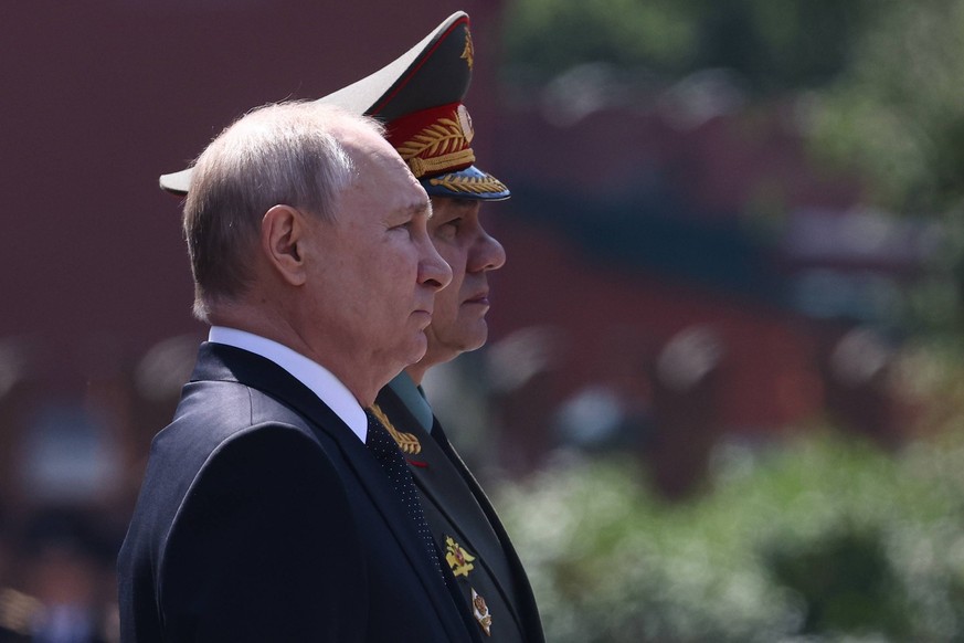 RUSSIA, MOSCOW - JUNE 22, 2023: Russia s President Vladimir Putin L and Defence Minister Sergei Shoigu attend a ceremony to lay flowers at the Tomb of the Unknown Soldier in Alexander Garden on Day of ...