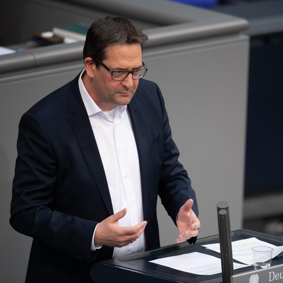 Markus Herbrand (FDP) spricht im Bundestag zum Thema Familienpolitik.