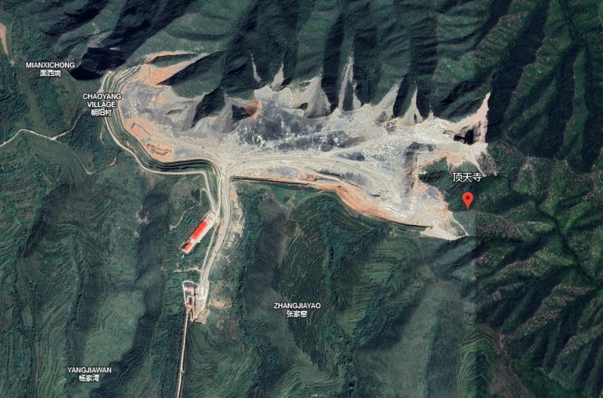 China Google Earth Screenshot; Satellitenaufnahme aus der Provinz Shaanxi: In den Bergen nördlich von Xi’an entstehen neue Anlagen der Luft- und Raumfahrtindustrie. Laut CNN werden in dieser Region me ...