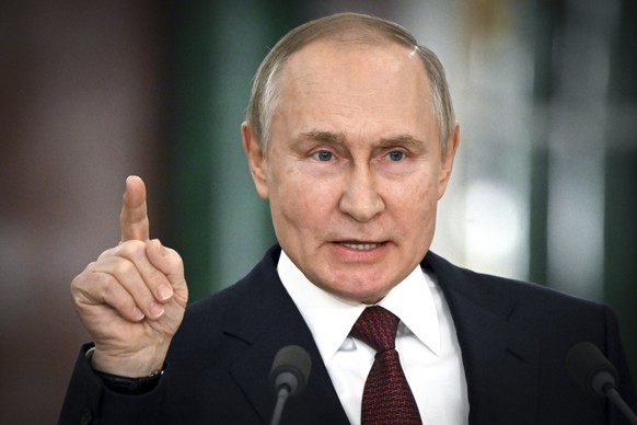 ARCHIV - 22.12.2022, Russland, Moskau: Dieses von der staatlichen russischen Nachrichtenagentur Sputnik via AP veröffentlichte Foto zeigt Wladimir Putin, Präsident von Russland, der während einer Pres ...