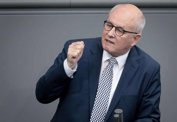 12.09.2018, Berlin: Volker Kauder (CDU), Unions-Fraktionsvorsitzender, spricht bei der Generaldebatte im Deutschen Bundestag. Foto: Kay Nietfeld/dpa +++ dpa-Bildfunk +++