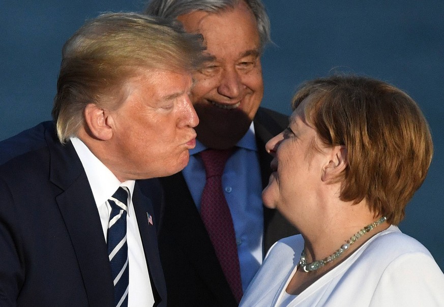 Trump mag die Bundeskanzlerin – hier bei der Begrüßung beim G-7-Gipfel 2019 in Frankreich. 