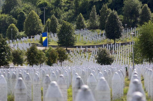 BOSNIEN (Republika Srpska), 07.2017, Potocari in der Nähe von Srebrenica. Die staatliche Gedenkstätte, in der die gefundenen Überreste der Opfer des Massakers von 1995 beigesetzt werden (Jugoslawienkr ...