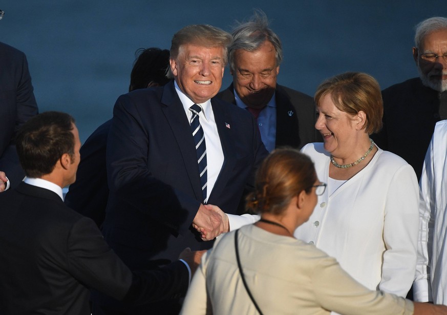 . 25/08/2019. Biarritz, France. Boris Johnson attends the G7- Day Two. Britain s Prime Minister Boris Johnson joins President Trump and his wife Melania along with president macron and his wife Brigit ...