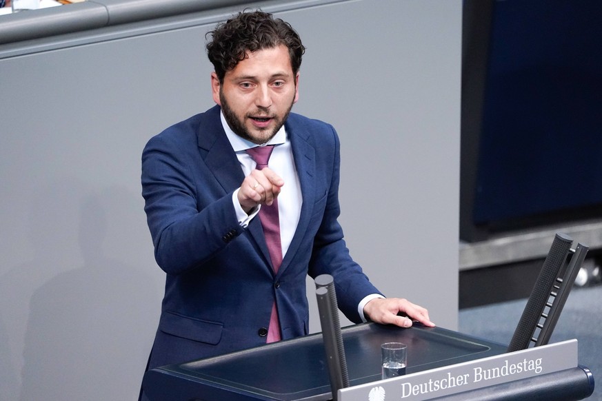 51. Bundestagssitzung und Haushaltsdebatte in Berlin Felix BanaszakBuendnis 90/Die GruenenMdB Reichstag Berlin Regierung Deutscher Bundestag Debatte BundestagsdebatteHohes Haus Sitzung PortraitPortrae ...