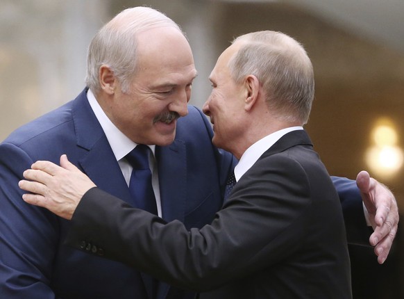 Lukaschenko mit dem russischen Präsidenten Putin.