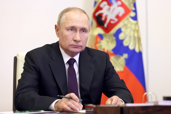 News Bilder des Tages MOSCOW REGION, RUSSIA SEPTEMBER 13, 2022: Russia s President Vladimir Putin takes part in a session of the CSTO Collective Security Council via a video linkup from Novo-Ogaryovo  ...
